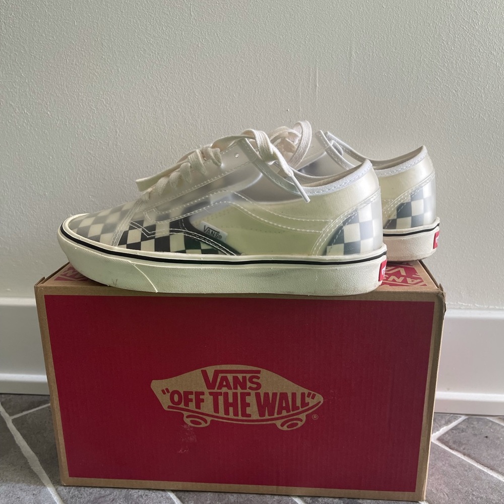 Vans Checkered Sneaker Size 7!!